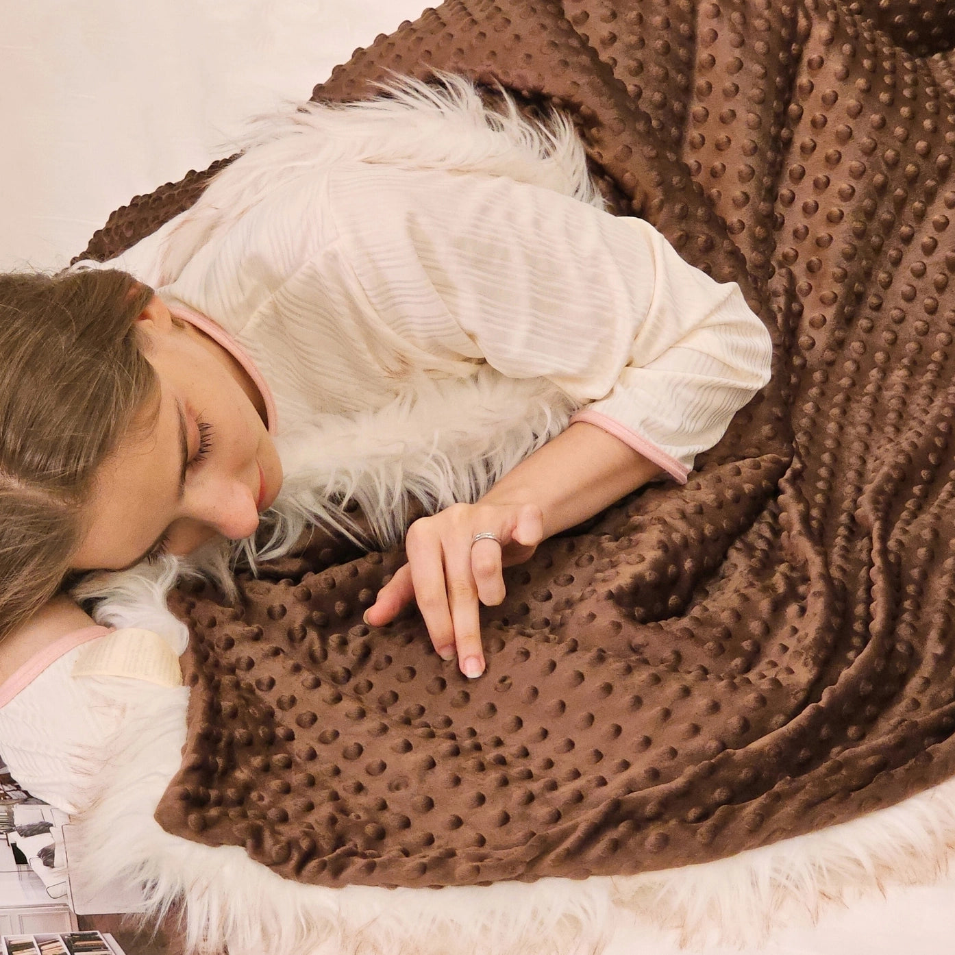 Bioluma™ Weighted Blanket - Dotted Lining Design