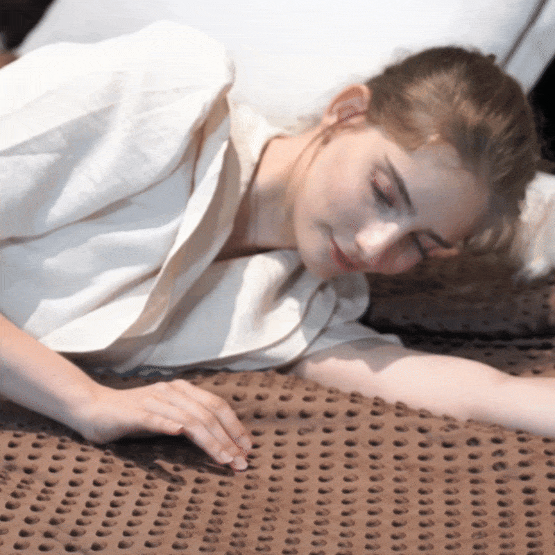 
                      
                        Biomimetic Therapeutic Weighted Faux Fur Blanket - Dotted Lining Design
                      
                    